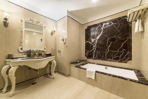 Fort Rajwada, Jaisalmer - Rooms - Washroom 121