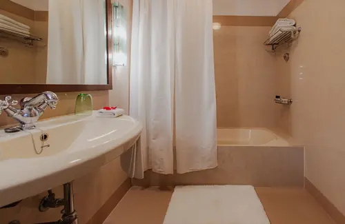 Ajit Bhawan Palace, Jodhpur - Rooms - Washroom 90