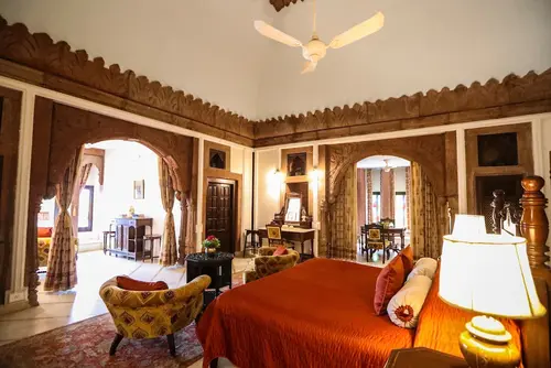 WelcomHeritage Bal Samand Lake Palace - Rooms - 600 Sqft 56 Sqmt Lake View Queen Bed 1