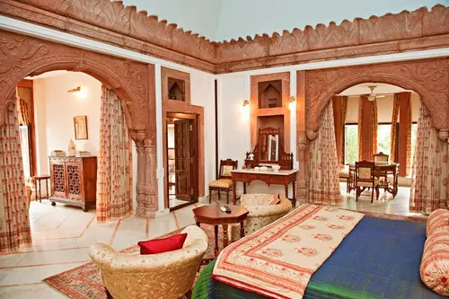 WelcomHeritage Bal Samand Lake Palace - Rooms - 600 Sqft 56 Sqmt Lake View Queen Bed 4