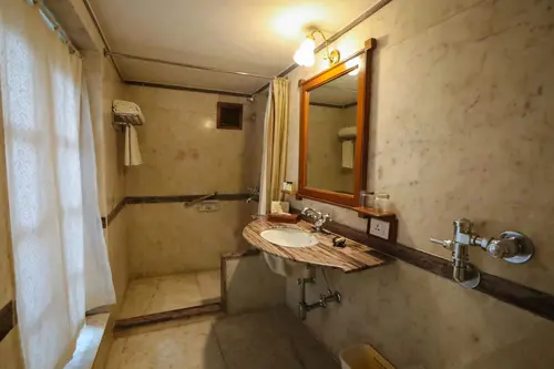 WelcomHeritage Bal Samand Lake Palace - Rooms - Washroom 36