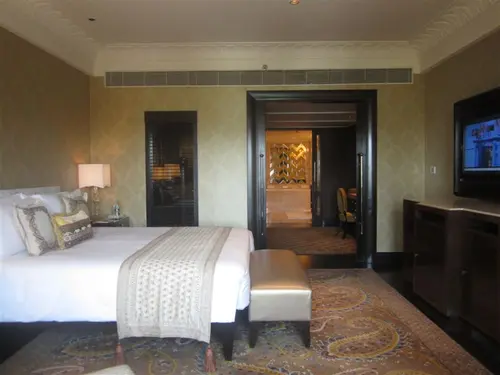 The Leela Palace Udaipur - Rooms - 1270 Sqft 118 Sqmt Lake View King Bed 7