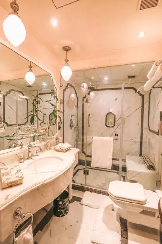 Taj Lake Palace, Udaipur - Rooms - 452 Sqft 42 Sqmt Full Beds 27