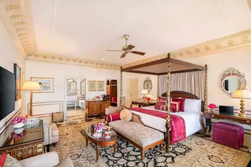 Taj Lake Palace, Udaipur - Rooms - 570 Sqft 53 Sqmt King Beds 20