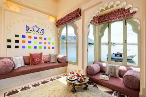 Taj Lake Palace, Udaipur - Rooms - 570 Sqft 53 Sqmt King Beds 24