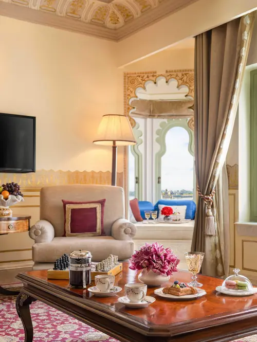 Taj Lake Palace, Udaipur - Rooms - 570 Sqft 53 Sqmt Lake View King Bed 39