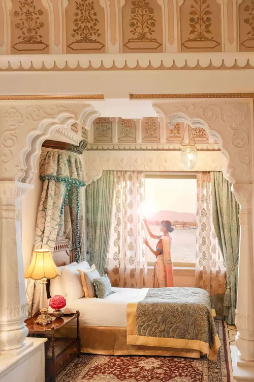 Taj Lake Palace, Udaipur - Rooms - 570 Sqft 53 Sqmt Lake View King Bed 41