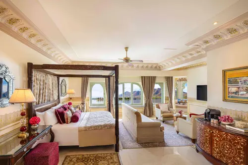 Taj Lake Palace, Udaipur - Rooms - 570 Sqft 53 Sqmt Lake View King Bed 43