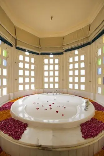 Taj Lake Palace, Udaipur - Rooms - 797 Sqft 74 Sqmt Queen Beds 67