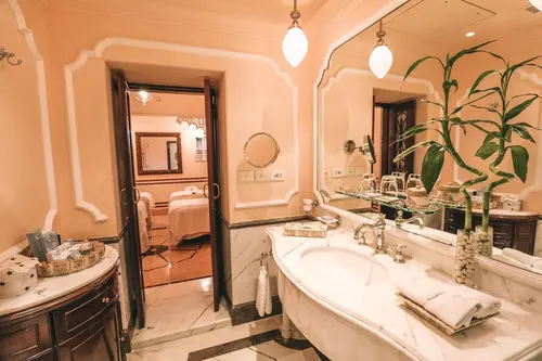 Taj Lake Palace, Udaipur - Rooms - Washroom 88