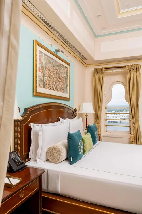 Taj Fateh Prakash Palace, Udaipur - Rooms - 1044 Sqft 97 Sqmt Lake View King Bed 8