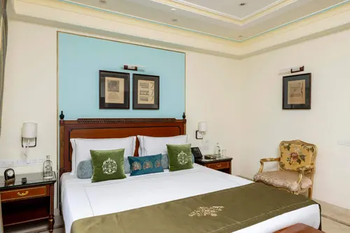 Taj Fateh Prakash Palace, Udaipur - Rooms - 301 Sqft 28 Sqmt Palace View King Bed 28