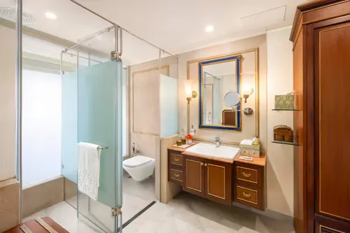 Taj Fateh Prakash Palace, Udaipur - Rooms - 355 Sqft 33 Sqmt Lake View King Bed 15