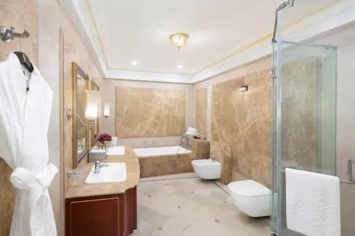 Taj Fateh Prakash Palace, Udaipur - Rooms - 420 Sqft 39 Sqmt Lake View King Beds 11