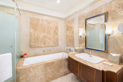 Taj Fateh Prakash Palace, Udaipur - Rooms - 549 Sqft 51 Sqmt Lake View King Bed 31