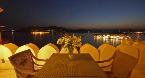 Taj Fateh Prakash Palace, Udaipur - Rooms - 732 Sqft 68 Sqmt Lake View King Beds 21