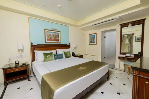 Taj Fateh Prakash Palace, Udaipur - Rooms - 732 Sqft 68 Sqmt Palace View King Bed 2