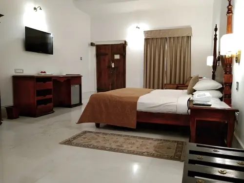 Fateh Garh, Udaipur - Rooms - 440 Sqft 41 Sqmt Mountain View King Bed 24