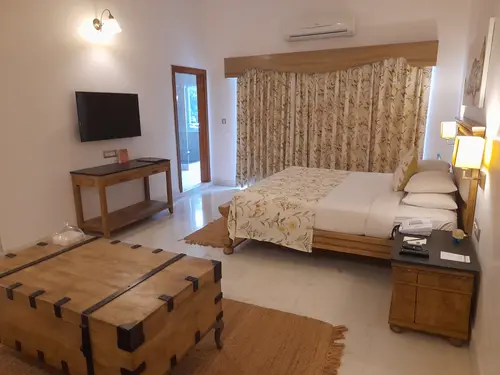 Fateh Garh, Udaipur - Rooms - 450 Sqft 42 Sqmt Mountainhill View Queen Bed 31