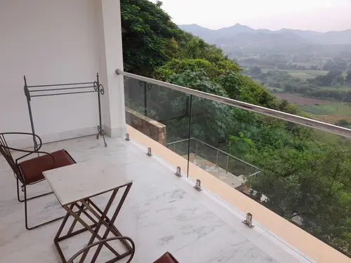 Fateh Garh, Udaipur - Rooms - 450 Sqft 42 Sqmt Mountainhill View Queen Bed 32