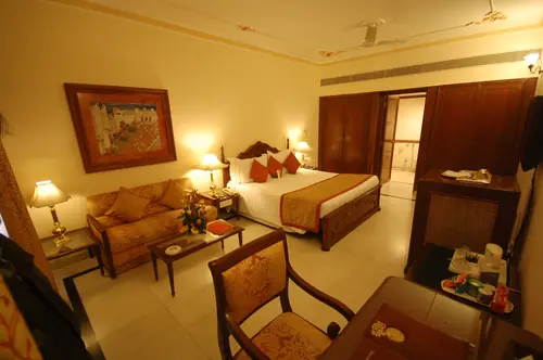 Shiv Niwas Palace, Udaipur - Rooms - 375 Sqft 35 Sqmt City View King Bed 35