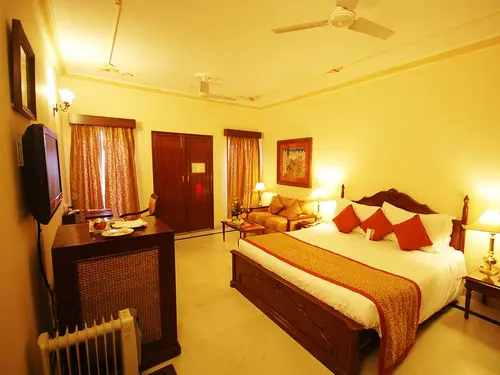 Shiv Niwas Palace, Udaipur - Rooms - 375 Sqft 35 Sqmt City View King Bed 37