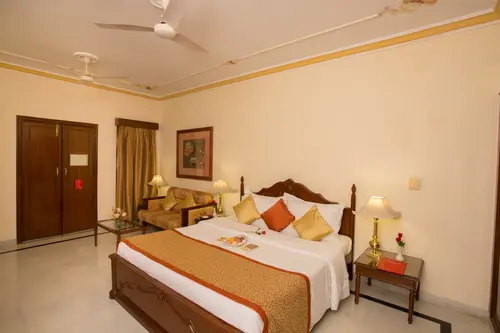 Shiv Niwas Palace, Udaipur - Rooms - 375 Sqft 35 Sqmt City View King Bed 38