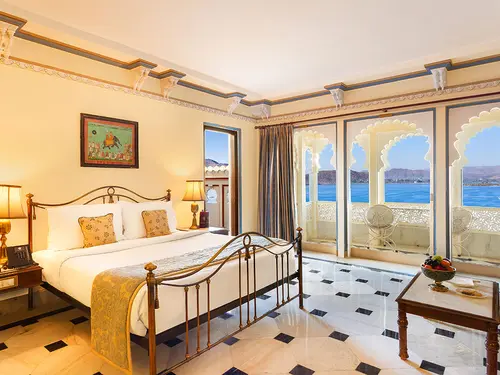 Shiv Niwas Palace, Udaipur - Rooms - 650 Sqft 60 Sqmt Lake View King Bed 28