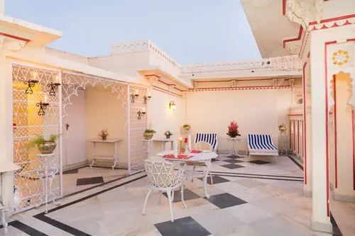 Shiv Niwas Palace, Udaipur - Rooms - 650 Sqft 60 Sqmt Lake View King Bed 32