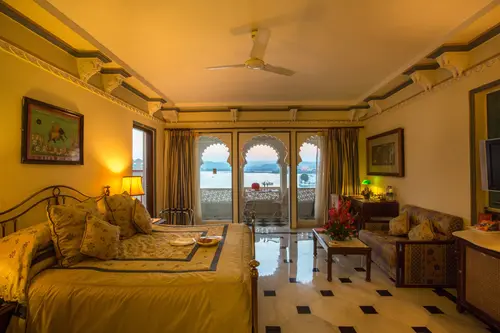 Shiv Niwas Palace, Udaipur - Rooms - 650 Sqft 60 Sqmt Lake View King Bed 33