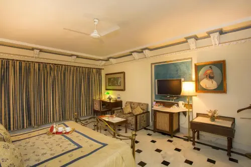 Shiv Niwas Palace, Udaipur - Rooms - 650 Sqft 60 Sqmt Mountain View King Bed 7
