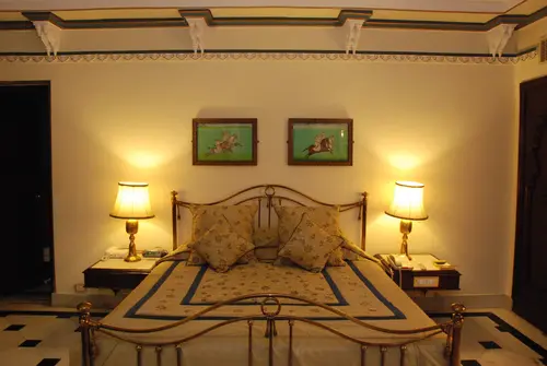 Shiv Niwas Palace, Udaipur - Rooms - 650 Sqft 60 Sqmt Mountain View King Bed 8