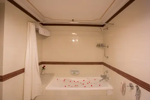 Shiv Niwas Palace, Udaipur - Rooms - Washroom 57