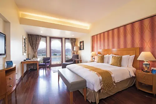 Radisson Blu Palace Resort & Spa, Udaipur - Rooms - 380 Sqft 35 Sqmt Lake View King Bed 42