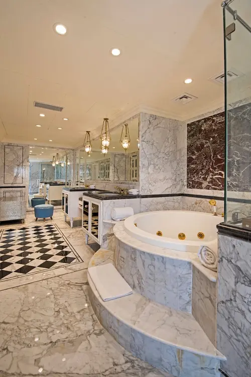 Radisson Blu Palace Resort & Spa, Udaipur - Rooms - 700 Sqft 65 Sqmt Lake View King Bed 32