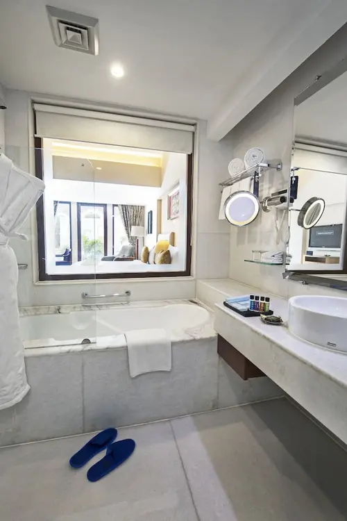 Radisson Blu Palace Resort & Spa, Udaipur - Rooms - 829 Sqft 77 Sqmt Kingbed 26