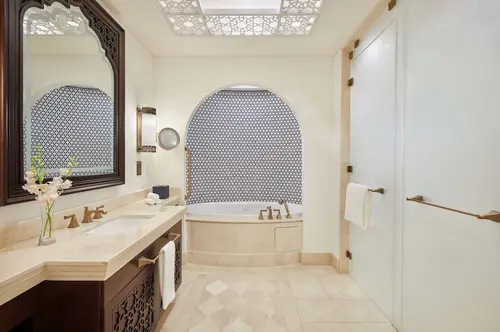 Hilton Salwa Beach Resort & Villas - Rooms - Washroom 79