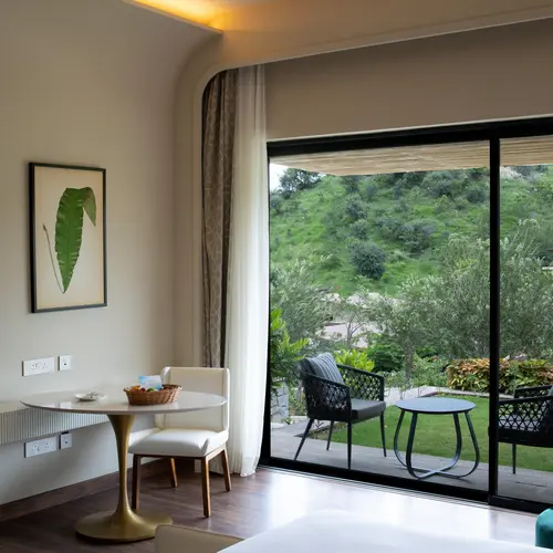 Holymont, Udaipur - Rooms - 750 Sqft 70 Sqmt Garden View King Bed 9