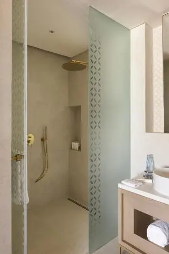 Jumeirah Gulf of Bahrain Resort & Spa - Rooms - Washroom 64